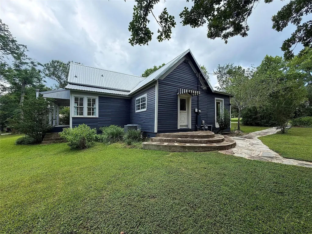 306 5th Avenue Smithville TX 78957