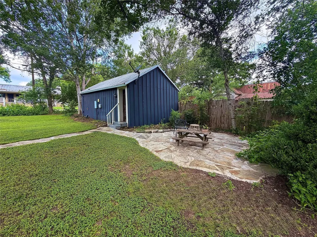 306 5th Avenue Smithville TX 78957