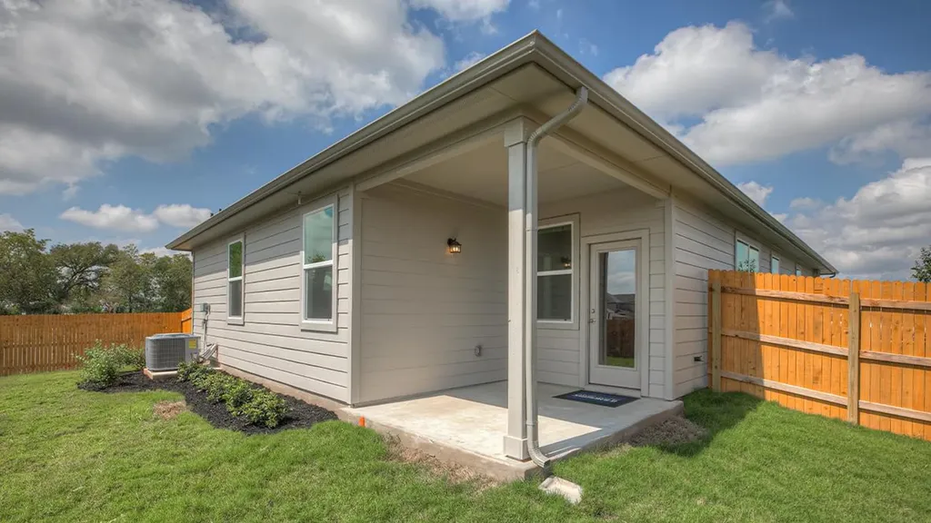 121 Little Walnut Cove Kyle TX 78640