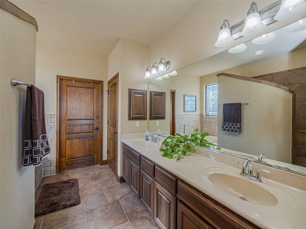 21012 North Ridge Street Lago Vista TX 78645