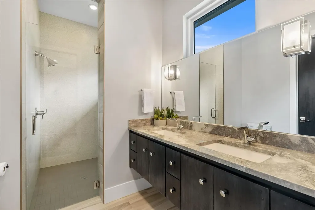1817 Knights Chance Lane Spicewood TX 78669