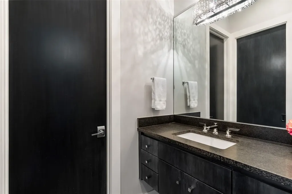1817 Knights Chance Lane Spicewood TX 78669