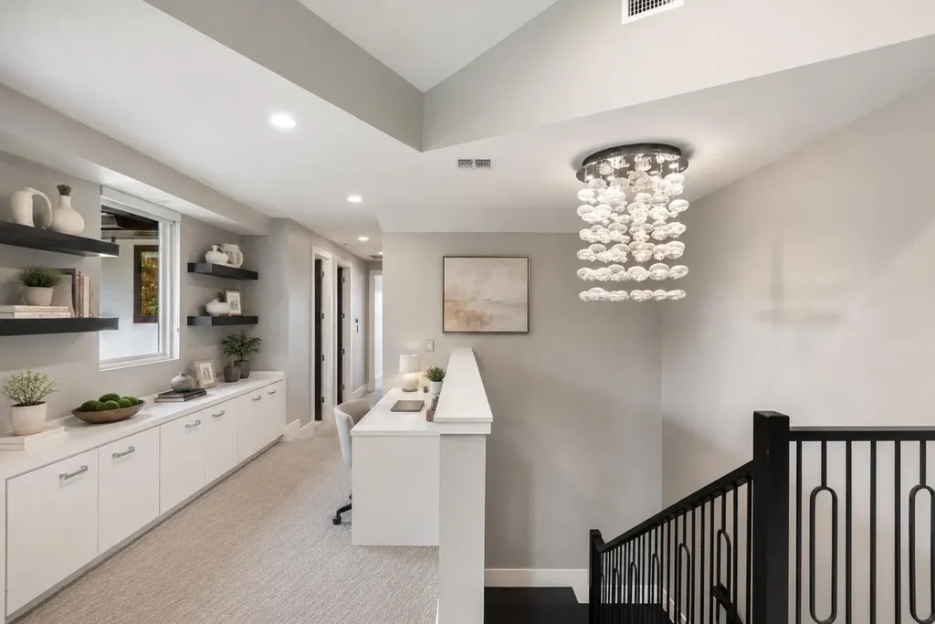 1817 Knights Chance Lane Spicewood TX 78669