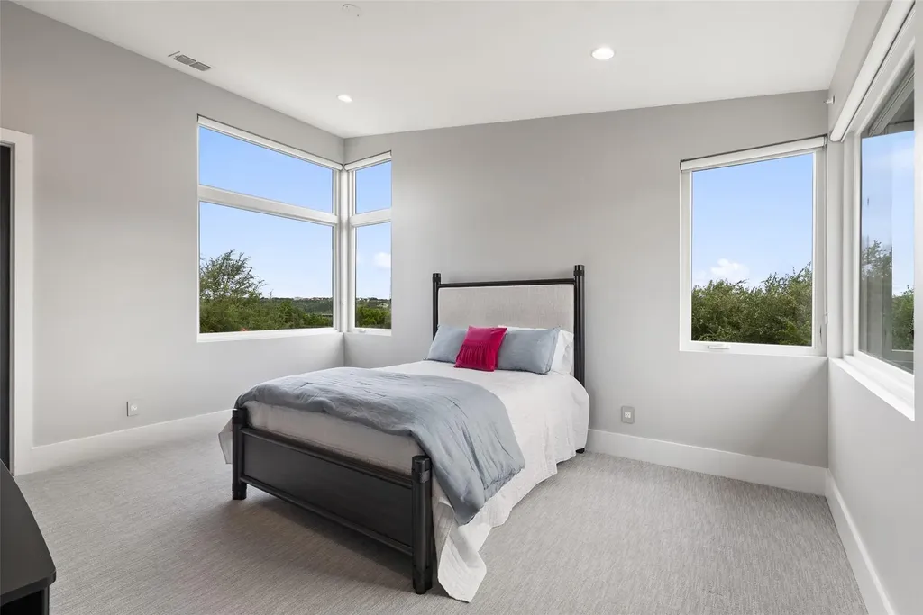1817 Knights Chance Lane Spicewood TX 78669