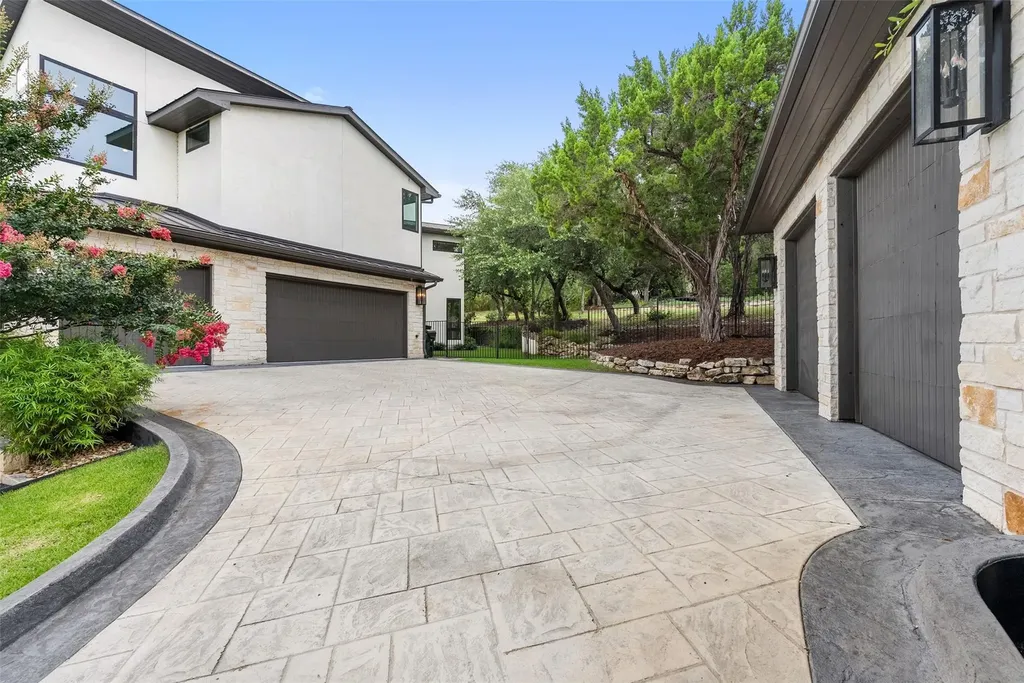 1817 Knights Chance Lane Spicewood TX 78669