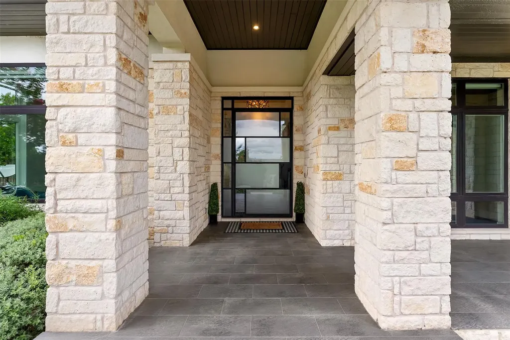 1817 Knights Chance Lane Spicewood TX 78669