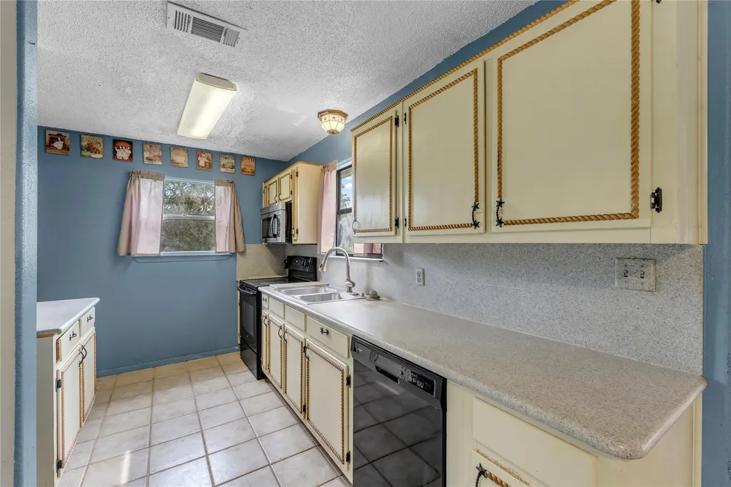 210 N River Oaks Drive Burnet TX 78611