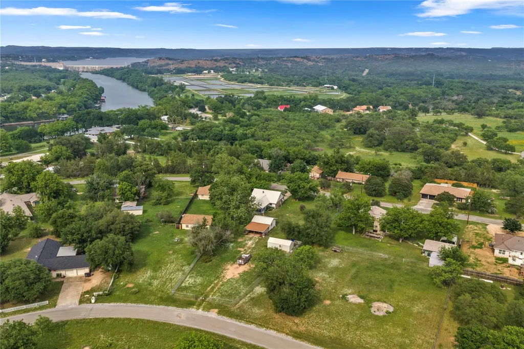 210 N River Oaks Drive Burnet TX 78611