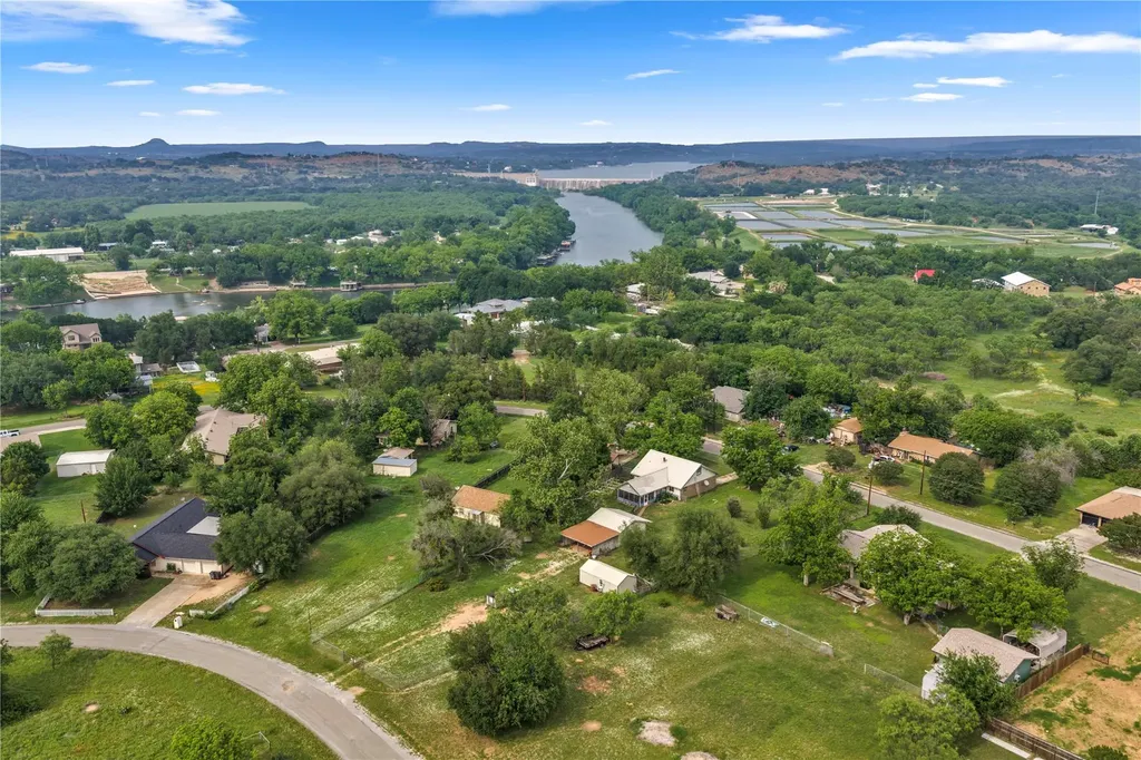 210 N River Oaks Drive Burnet TX 78611