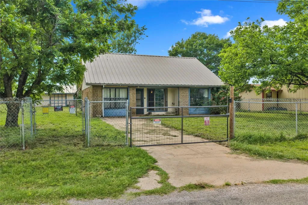 210 N River Oaks Drive Burnet TX 78611