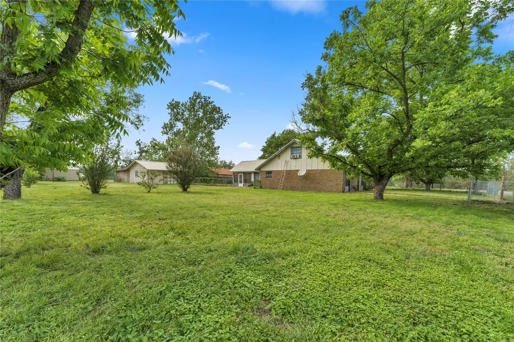 210 N River Oaks Drive Burnet TX 78611