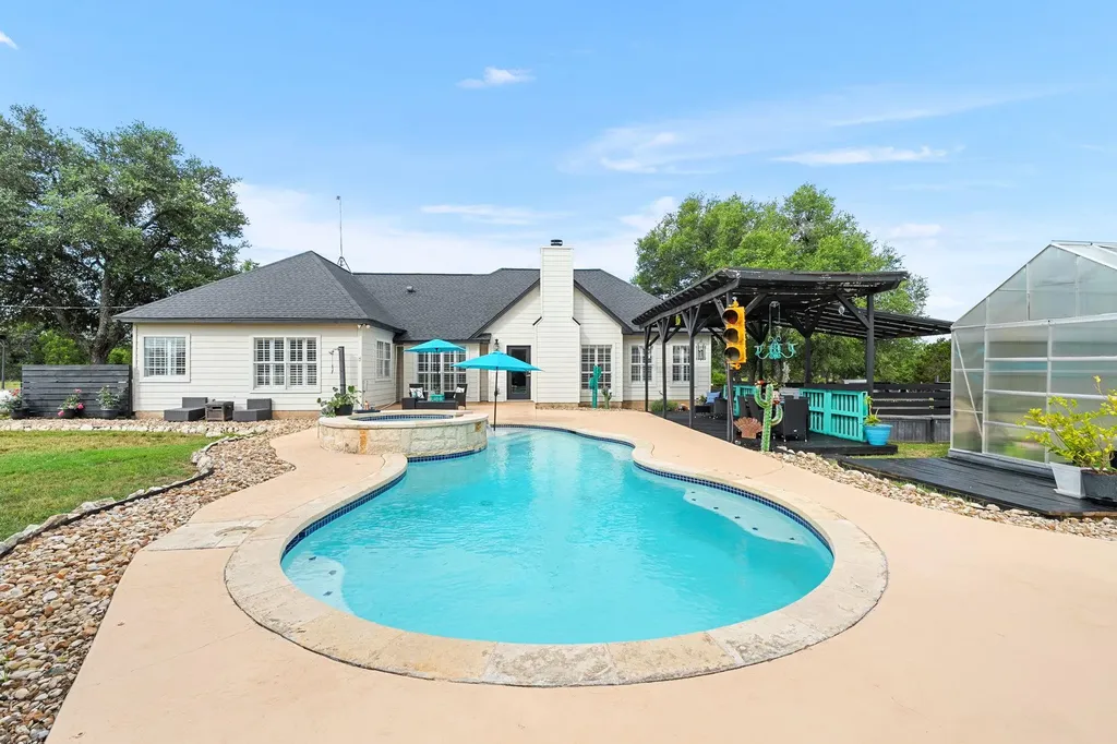 140 Shin Oak Lane Liberty Hill TX 78642
