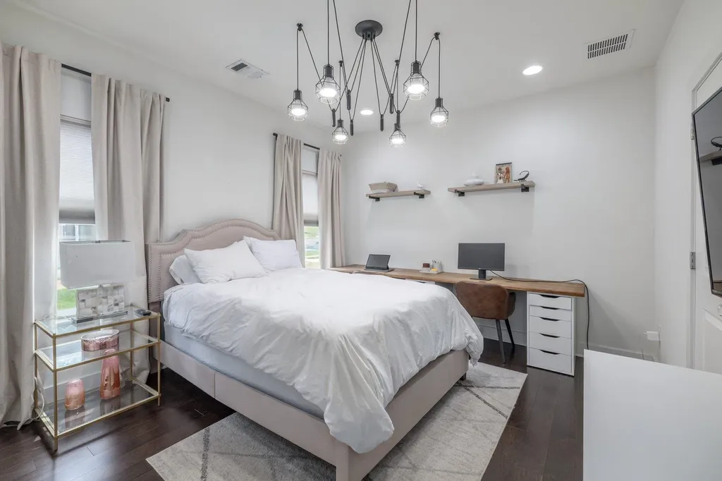 2705 Halcyon Drive Austin TX 78702