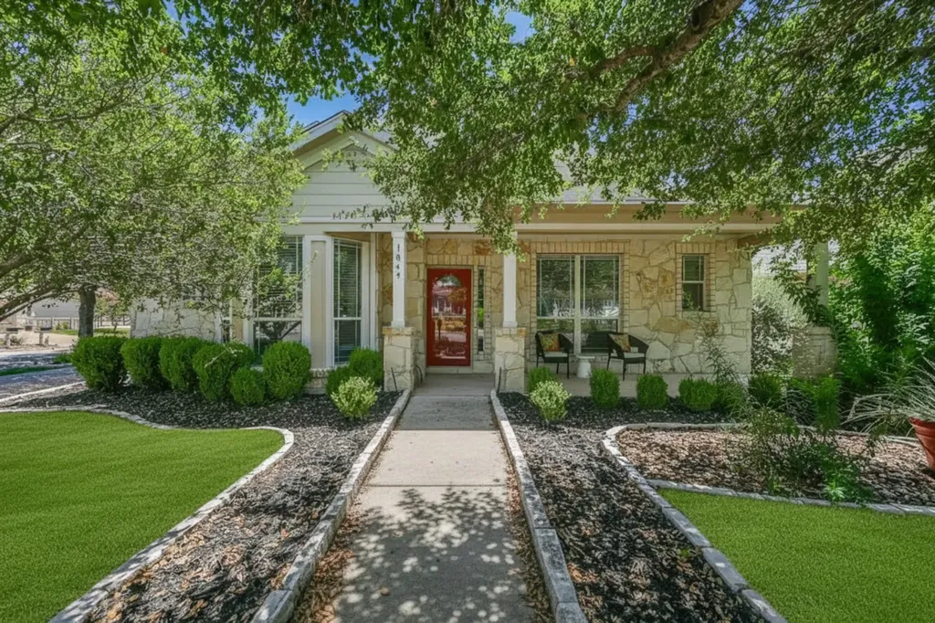 1049 Sanders Kyle TX 78640