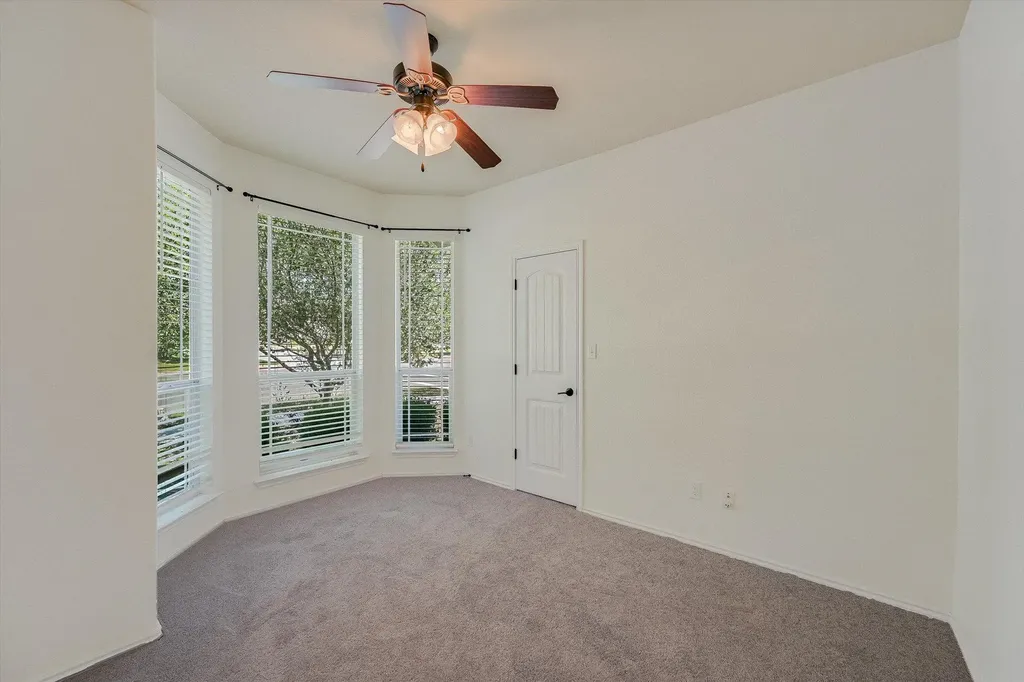 1049 Sanders Kyle TX 78640