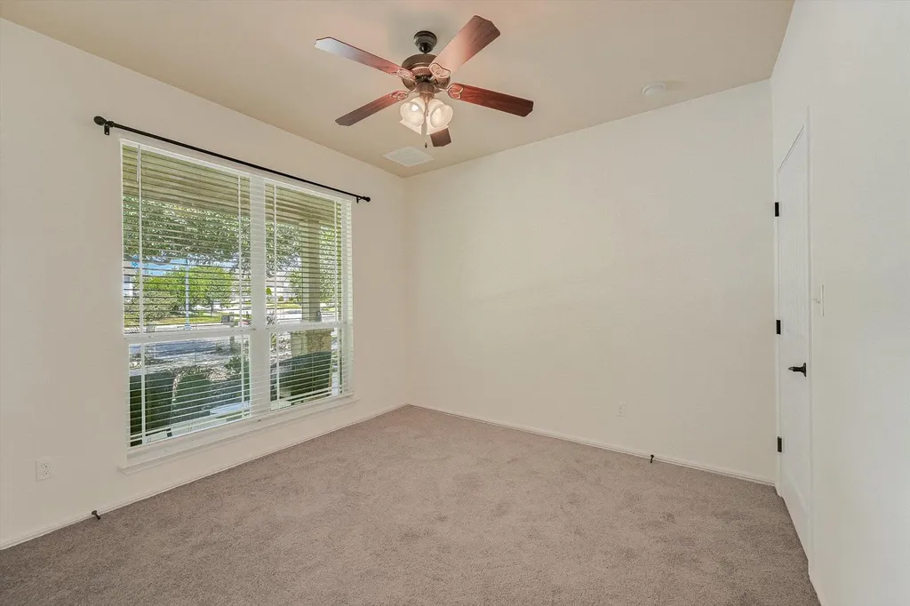 1049 Sanders Kyle TX 78640