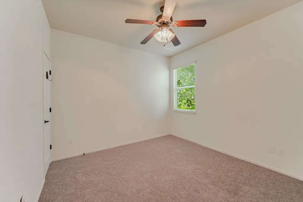 1049 Sanders Kyle TX 78640