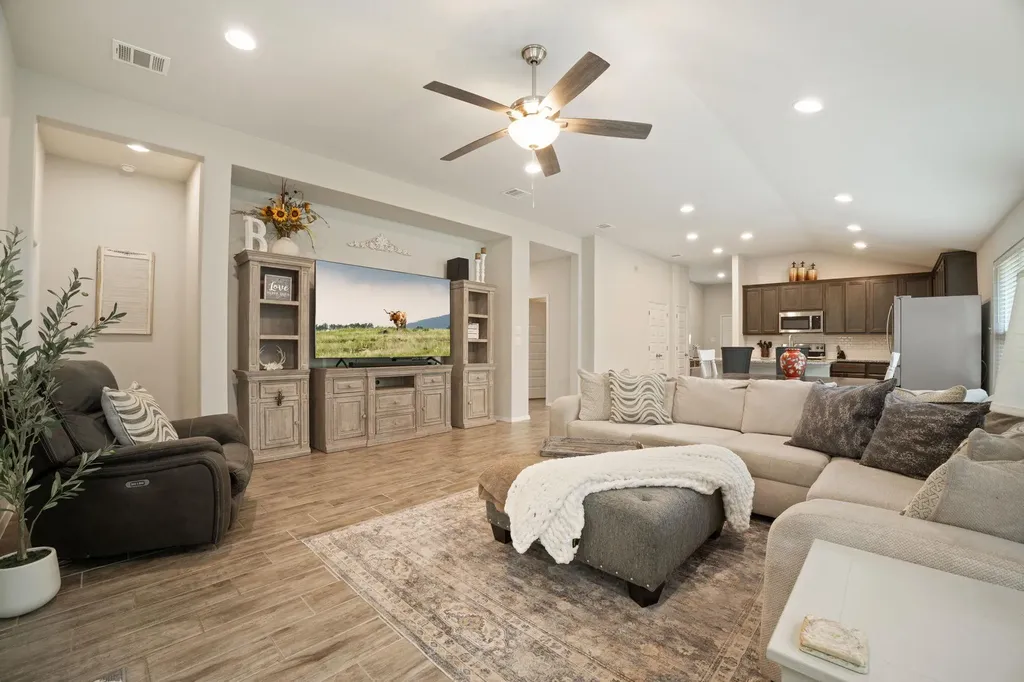 4202 Glendale Lane Lago Vista TX 78645