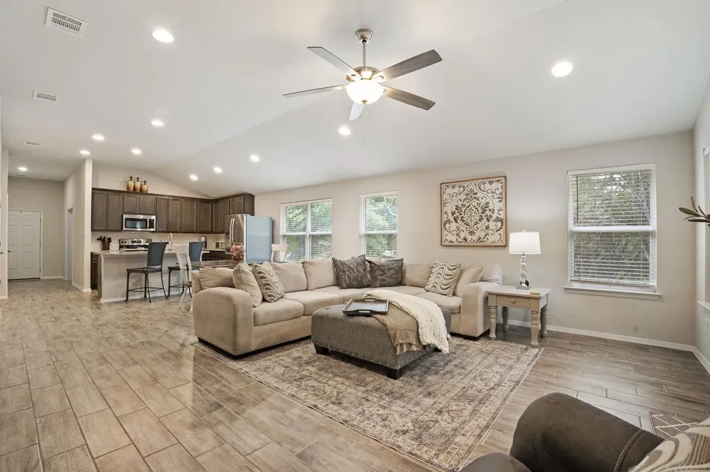 4202 Glendale Lane Lago Vista TX 78645