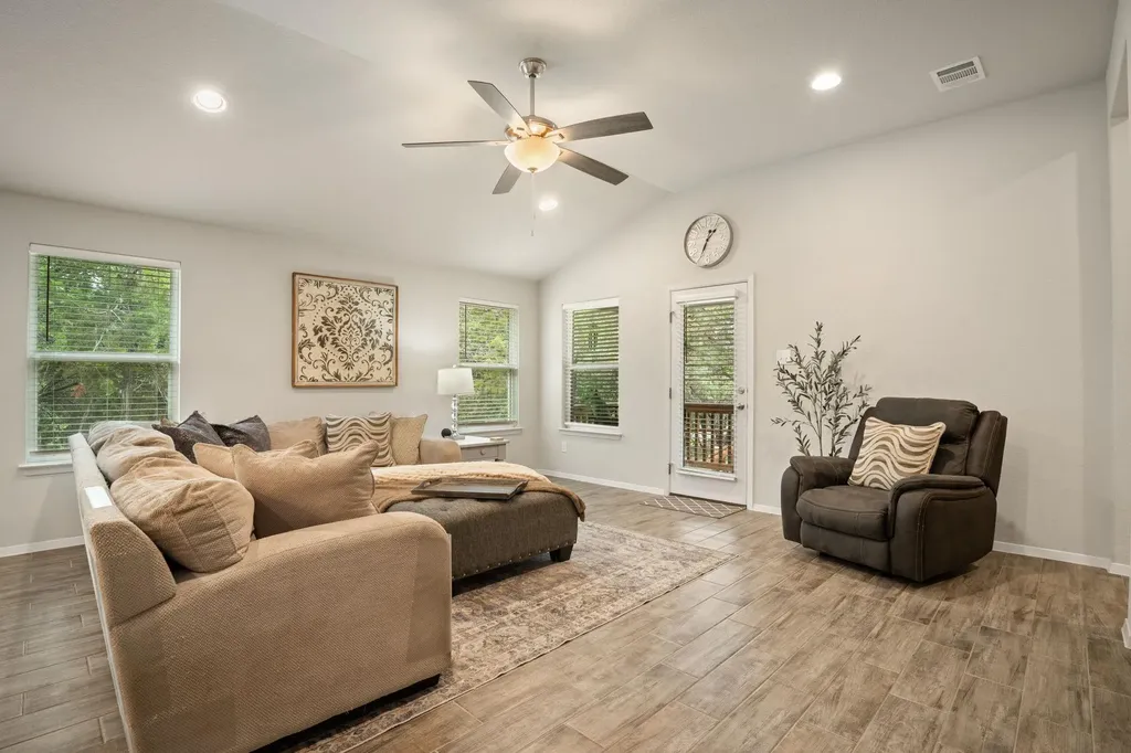 4202 Glendale Lane Lago Vista TX 78645