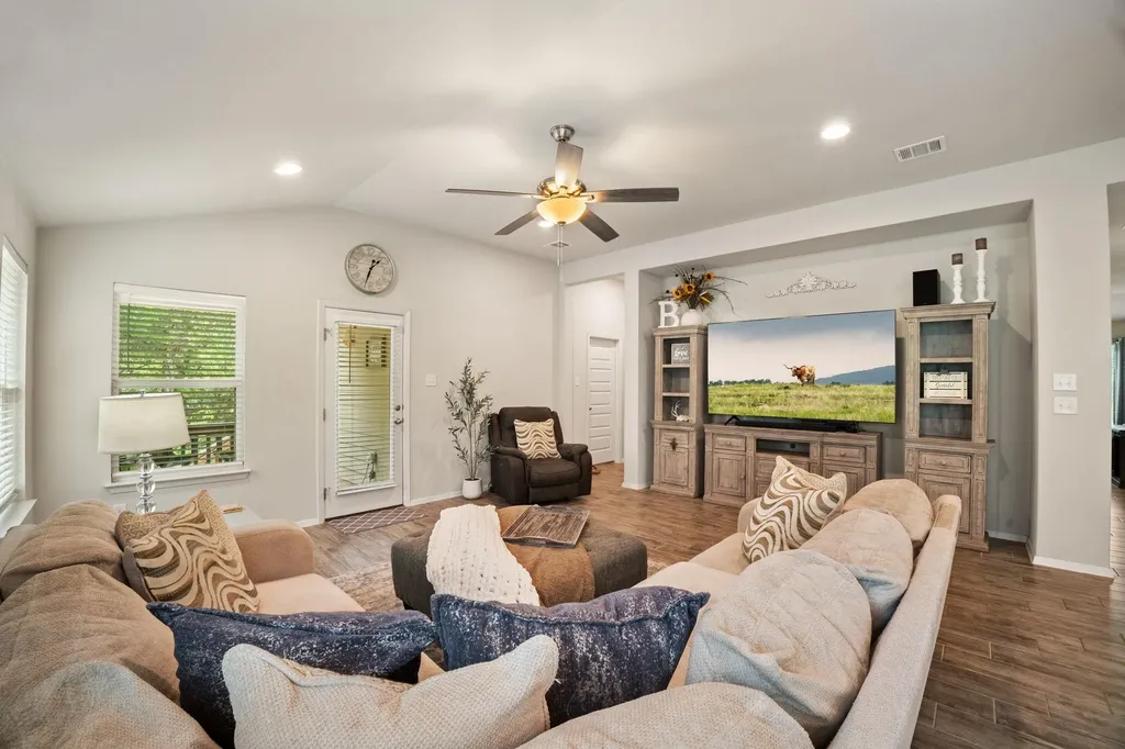 4202 Glendale Lane Lago Vista TX 78645