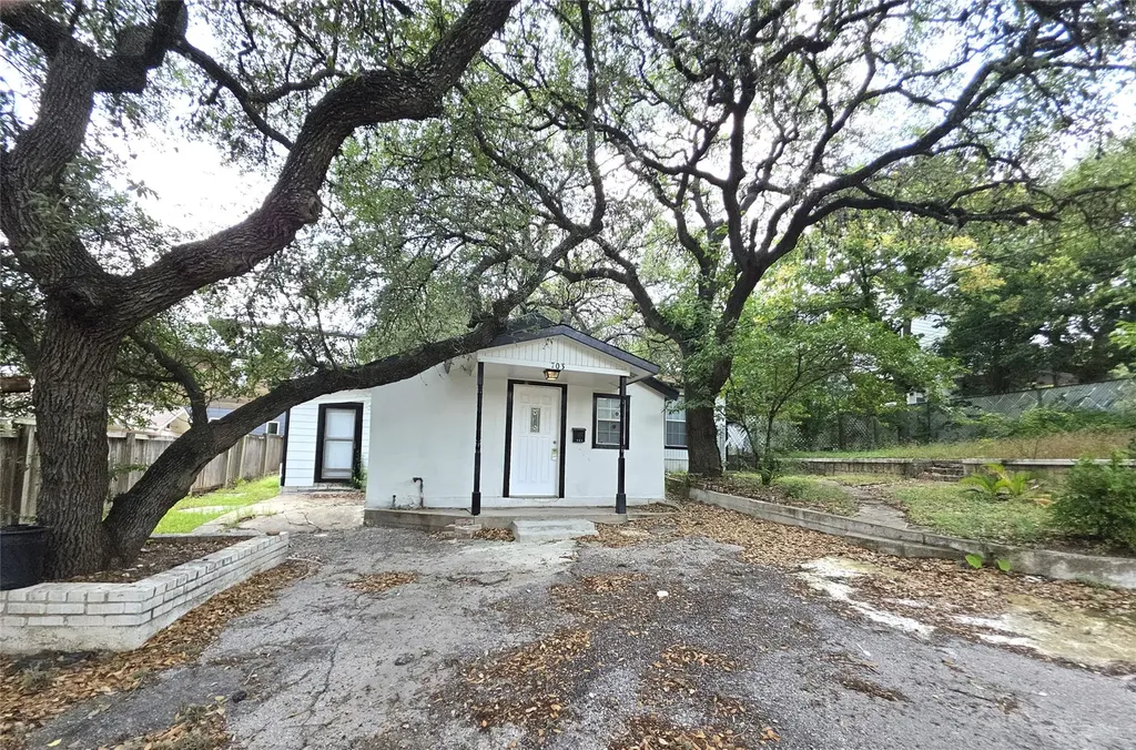 703 Herndon Lane Austin TX 78704