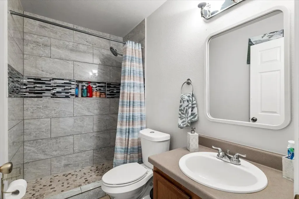 5105 Bantom Woods Bend Austin TX 78724