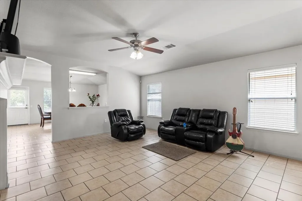 5105 Bantom Woods Bend Austin TX 78724