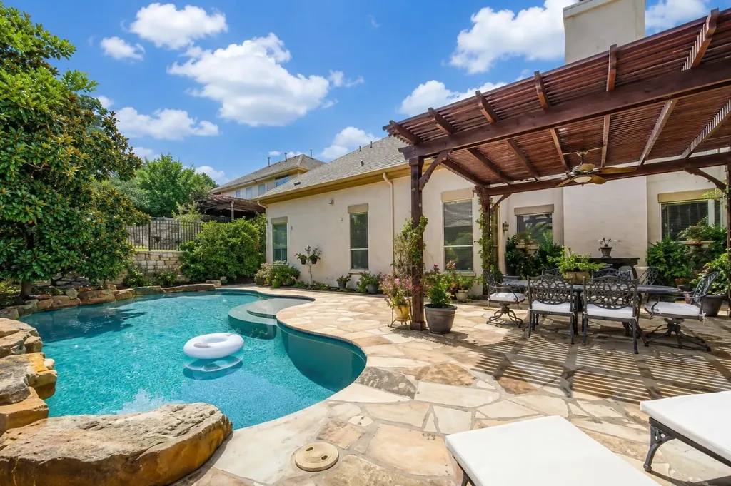 111 Whitley Drive Austin TX 78738