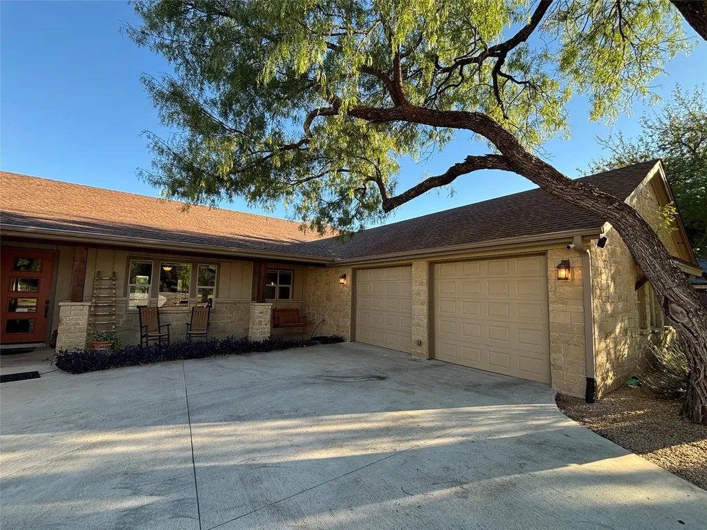 131 Primera Court Kingsland TX 78639