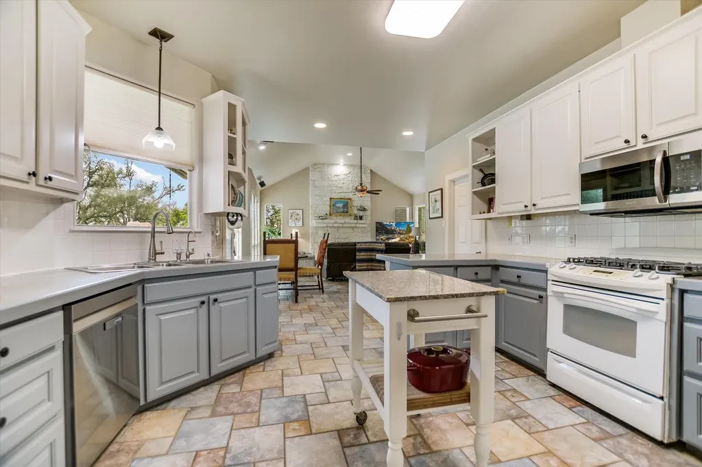 300 Valley Oak Drive Dripping Springs TX 78620