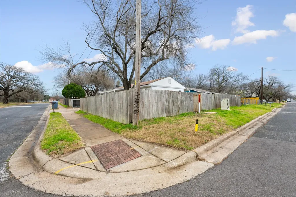 901 Valdez Street Austin TX 78741