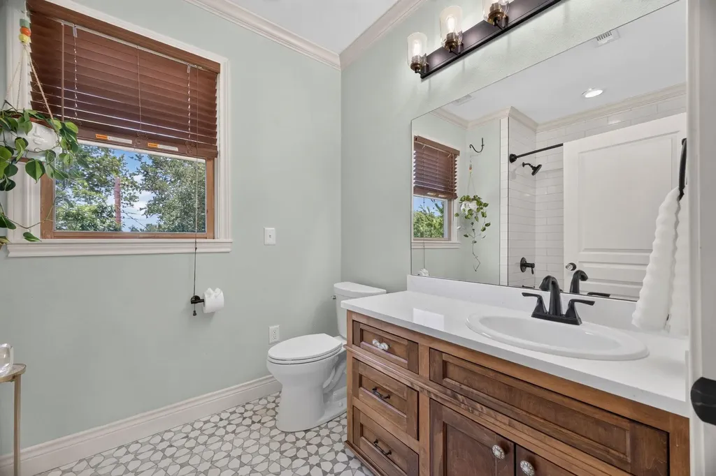 1104 E Liberty Avenue Round Rock TX 78664