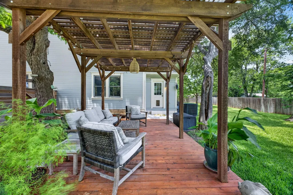 1104 E Liberty Avenue Round Rock TX 78664