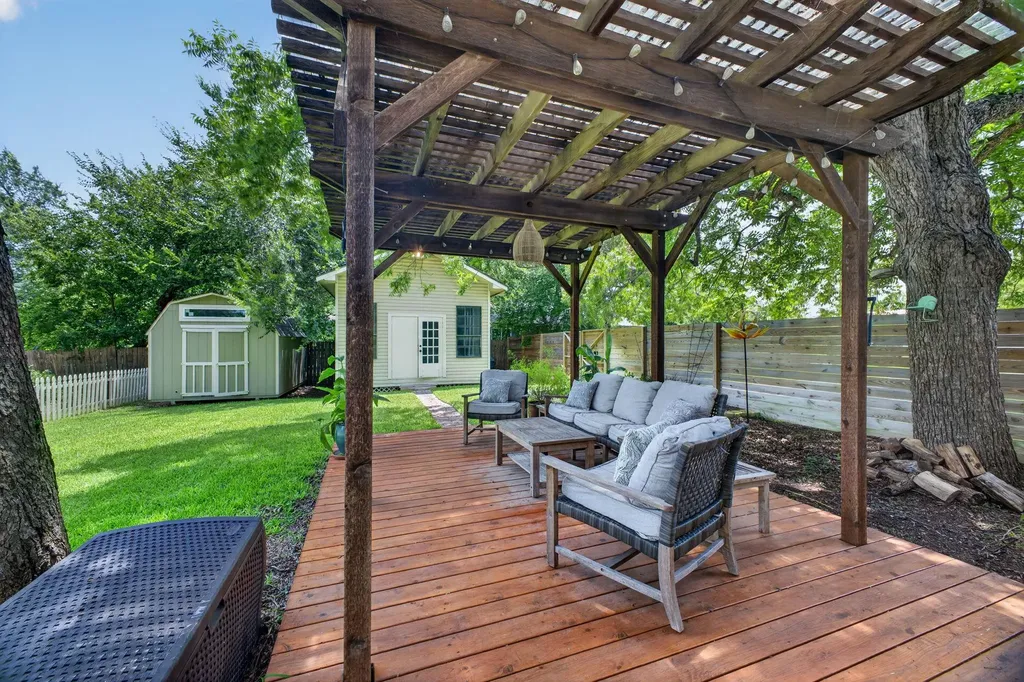 1104 E Liberty Avenue Round Rock TX 78664