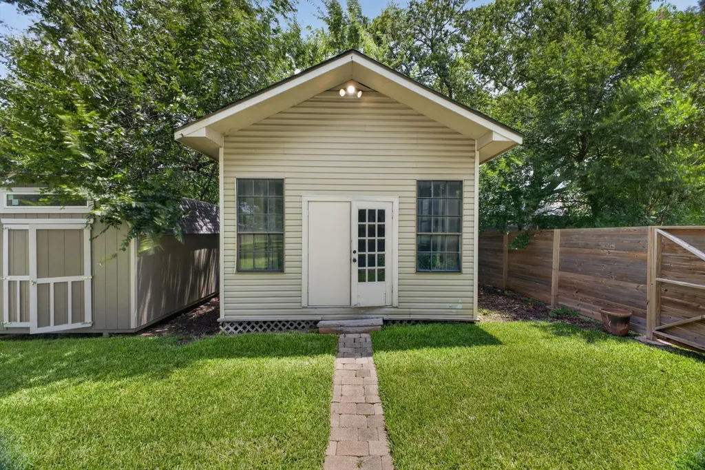 1104 E Liberty Avenue Round Rock TX 78664