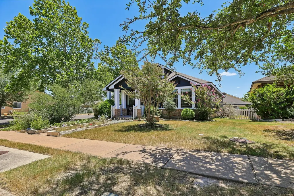 284 Wetzel Kyle TX 78640