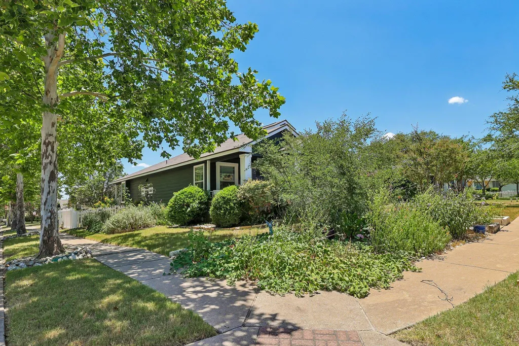 284 Wetzel Kyle TX 78640