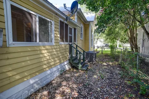 602 Mills Street Smithville TX 78957