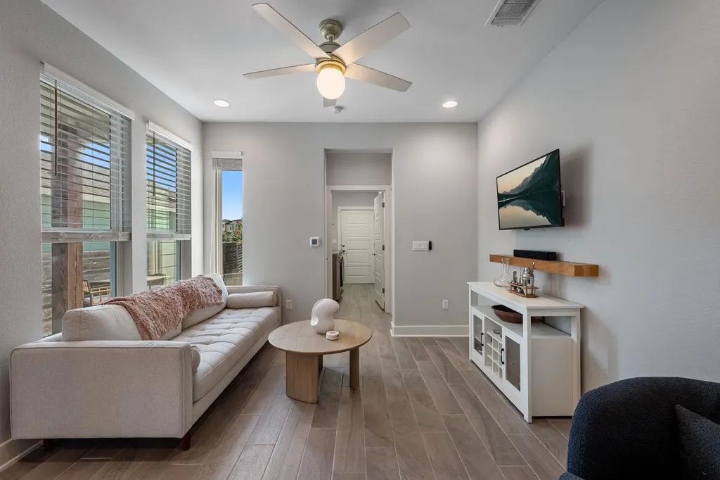 5409 Fox Wing Way Austin TX 78747