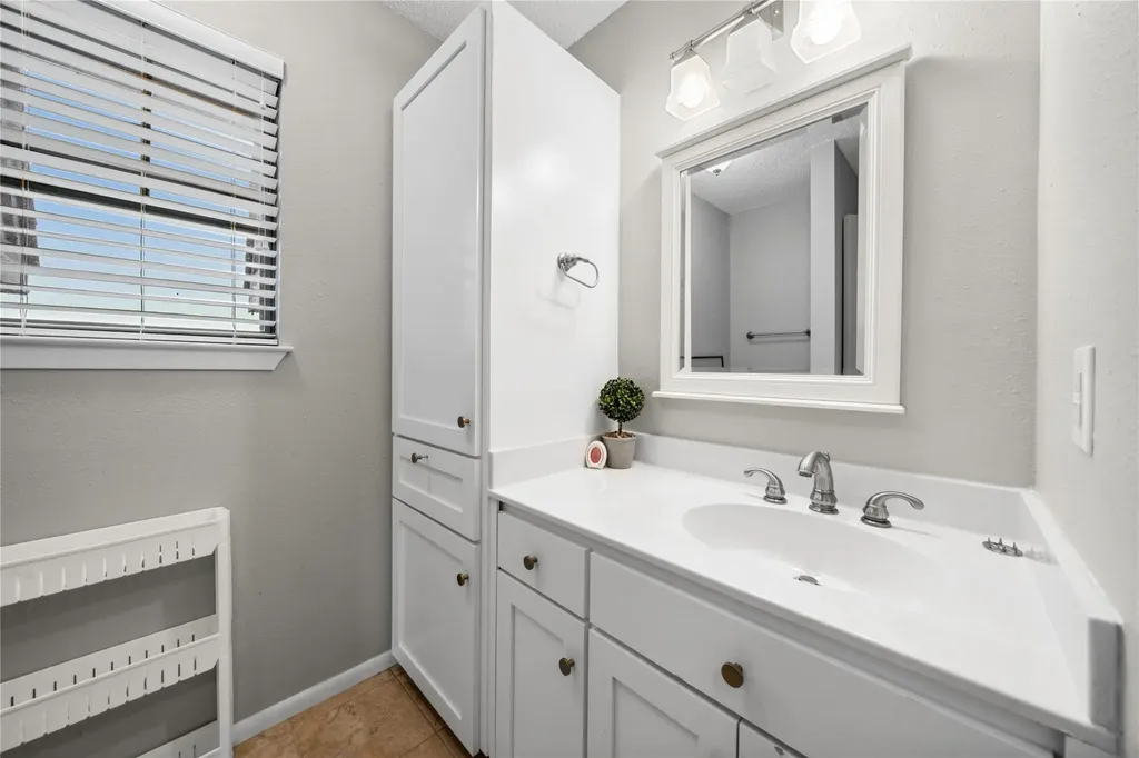 7162 Chimney Corners Austin TX 78731