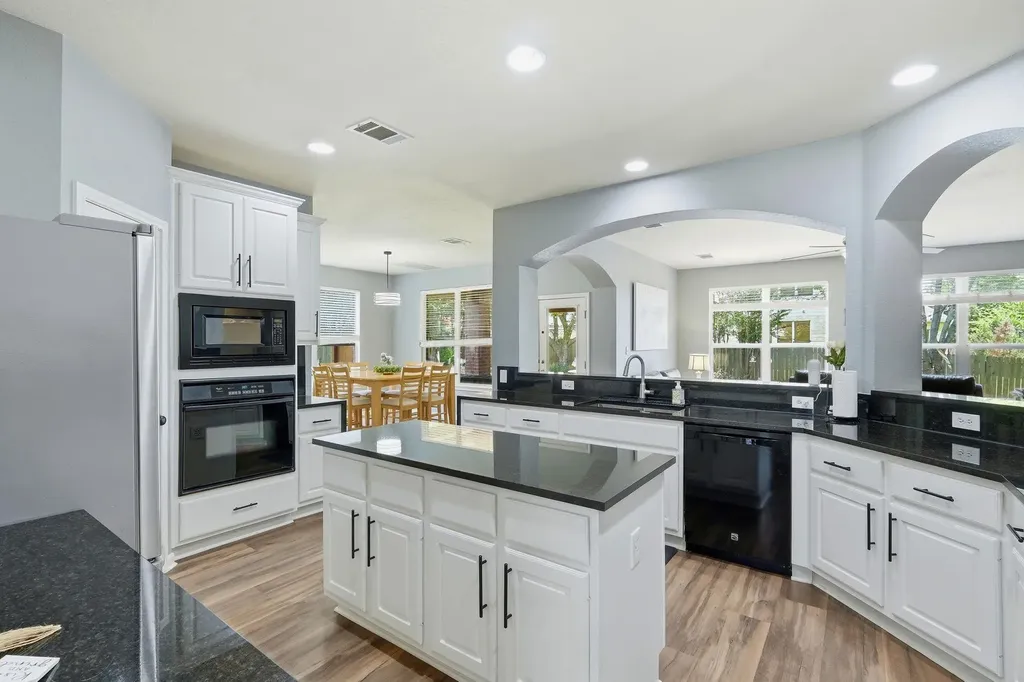2701 Michelle Lynne Cove Round Rock TX 78681