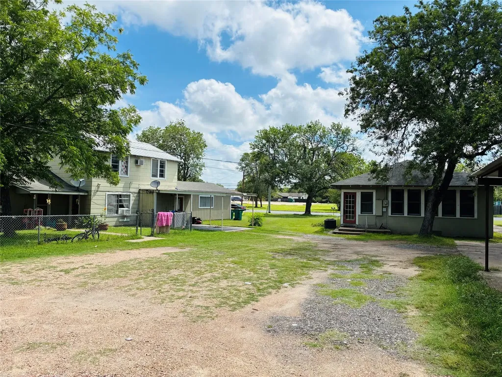927 & 937 N Franklin Street La Grange TX 78945