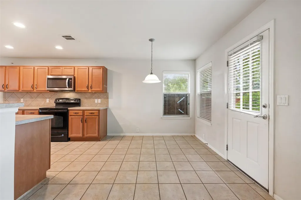 301 Lark Street Leander TX 78641