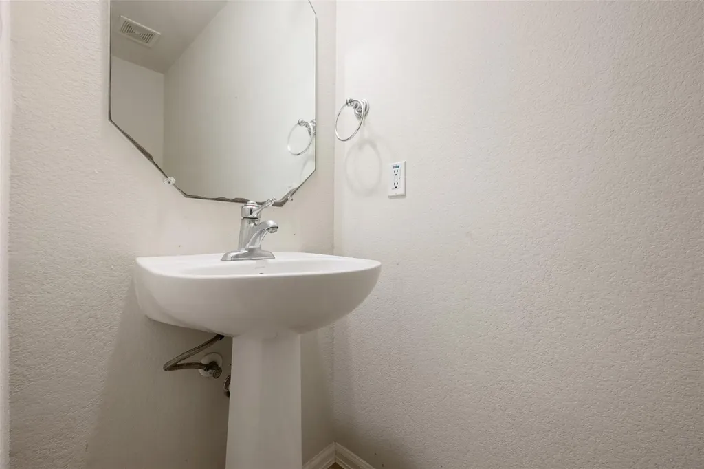 301 Lark Street Leander TX 78641