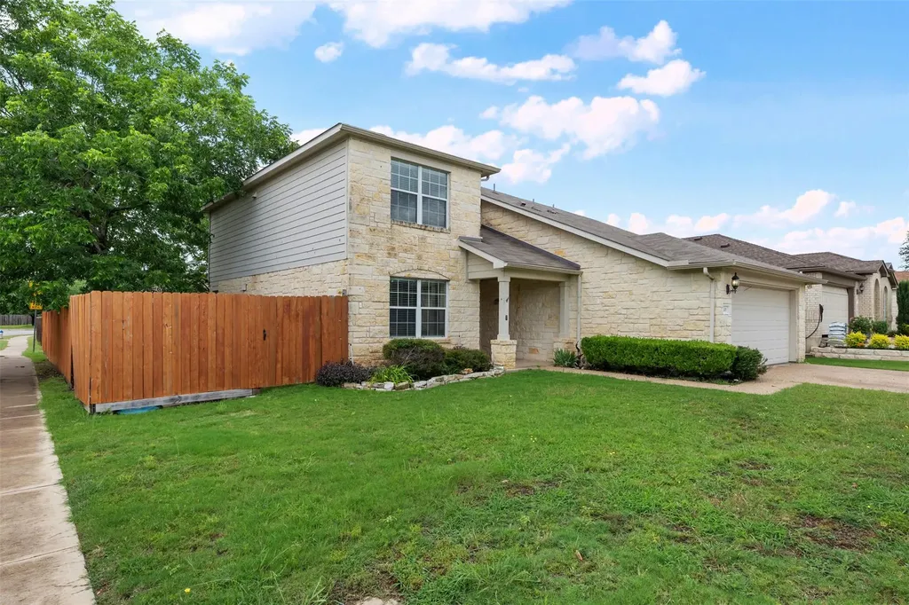301 Lark Street Leander TX 78641