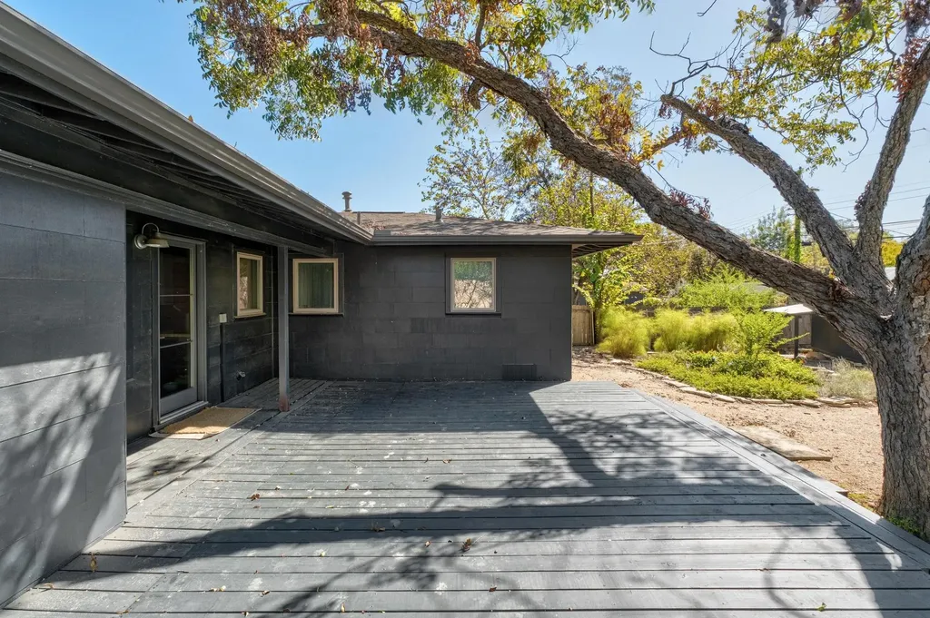 1303 Glencrest Drive Austin TX 78723
