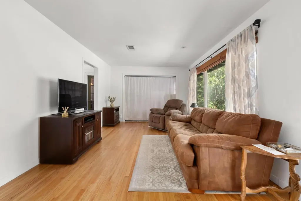 1303 Glencrest Drive Austin TX 78723