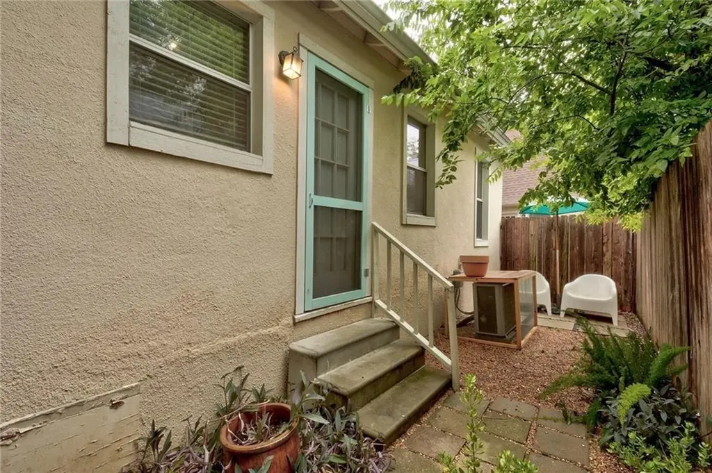 1110 W 22nd Street Austin TX 78705