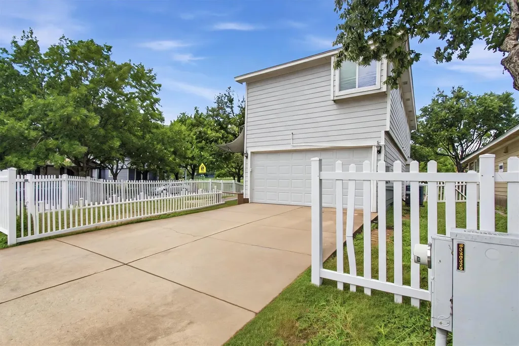 244 Sampson Kyle TX 78640
